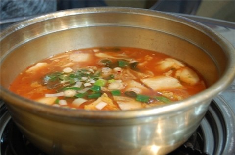 푸짐한김치찌개 이미지