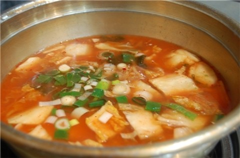 푸짐한김치찌개 이미지